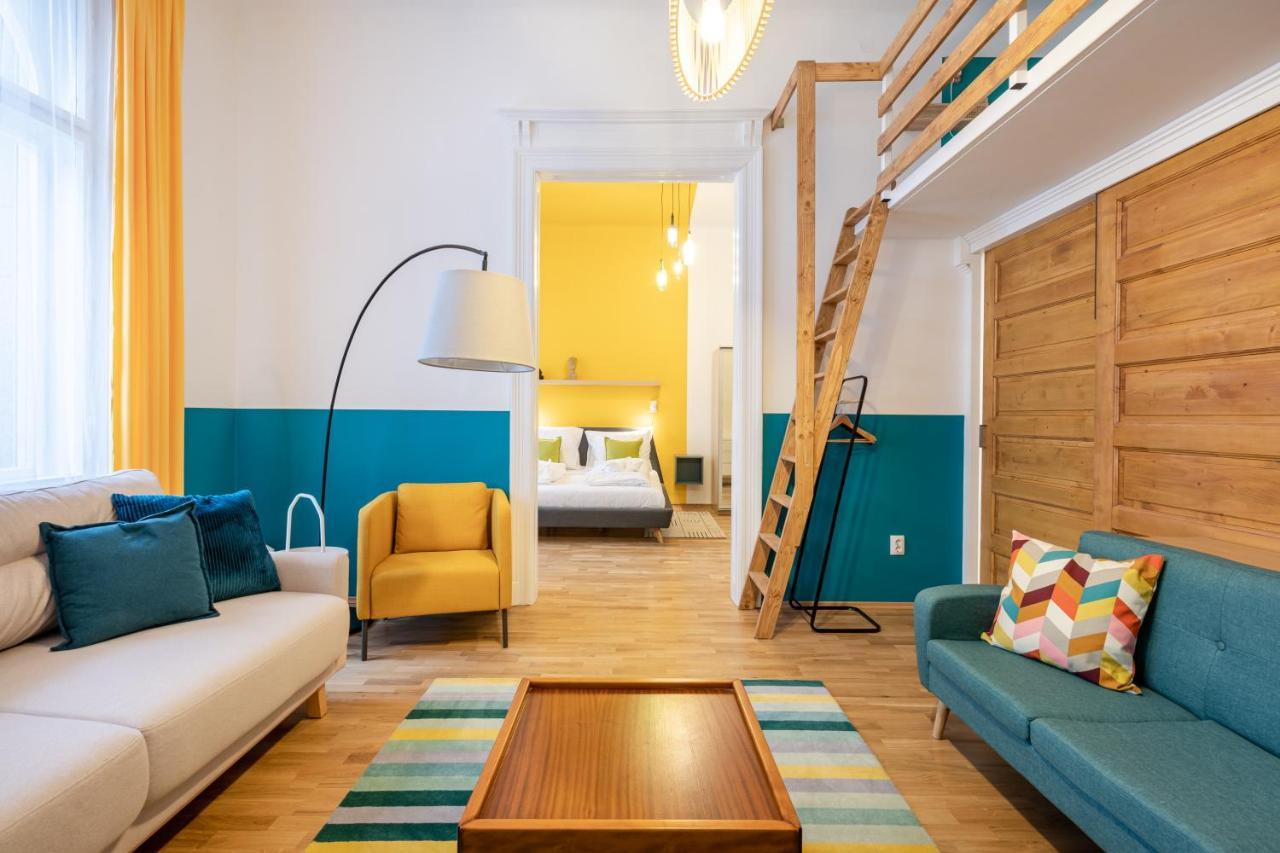 Live Star Apartment Budapest Esterno foto