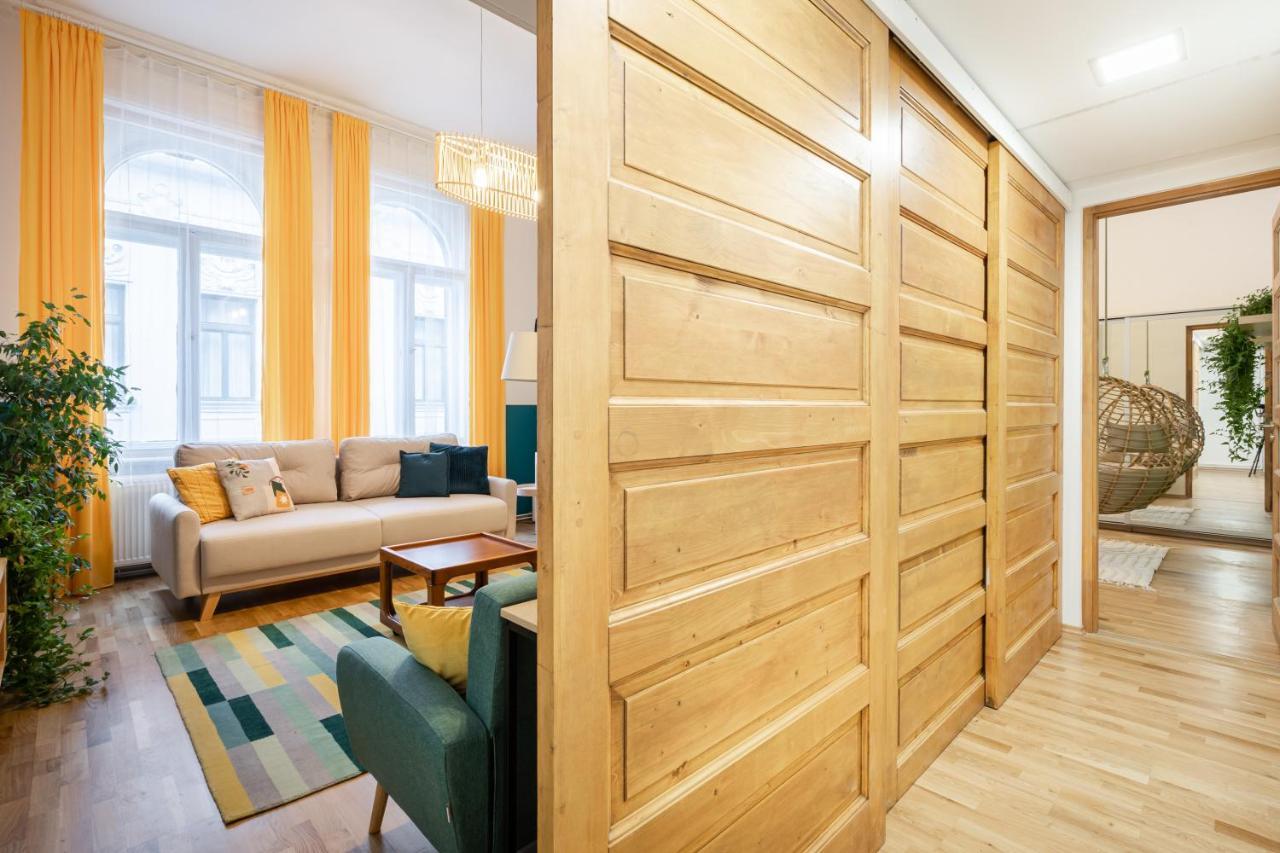 Live Star Apartment Budapest Esterno foto