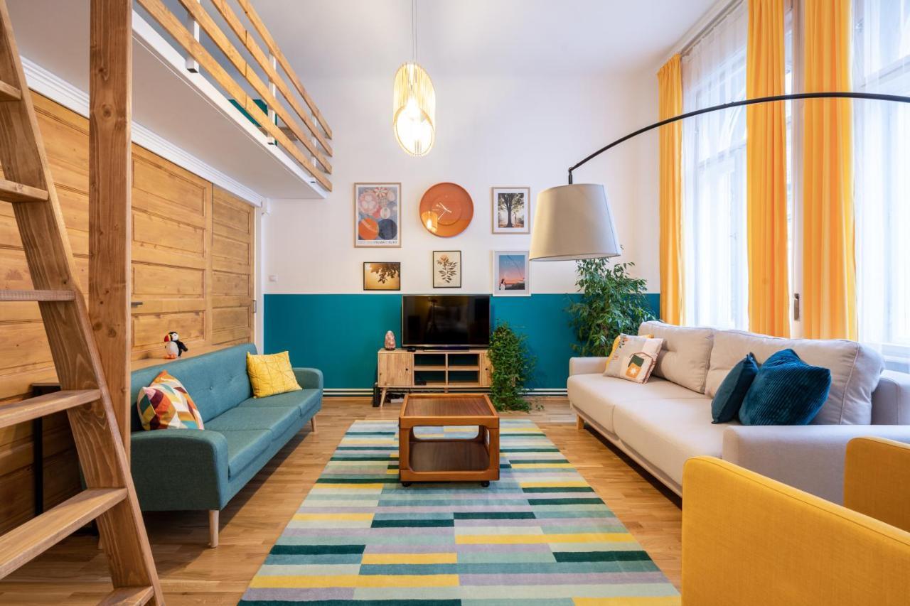 Live Star Apartment Budapest Esterno foto