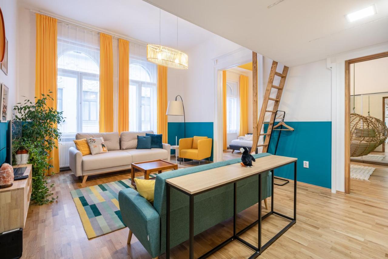 Live Star Apartment Budapest Esterno foto