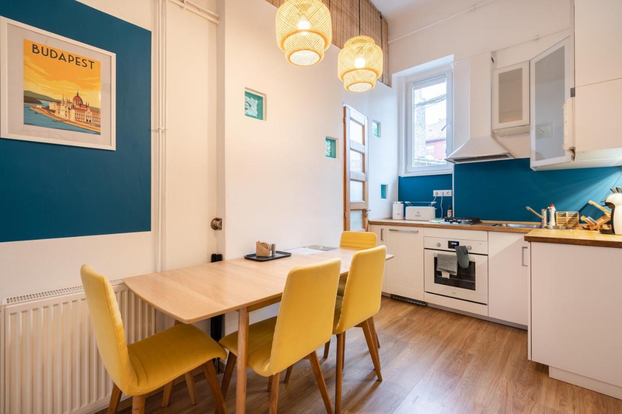 Live Star Apartment Budapest Esterno foto