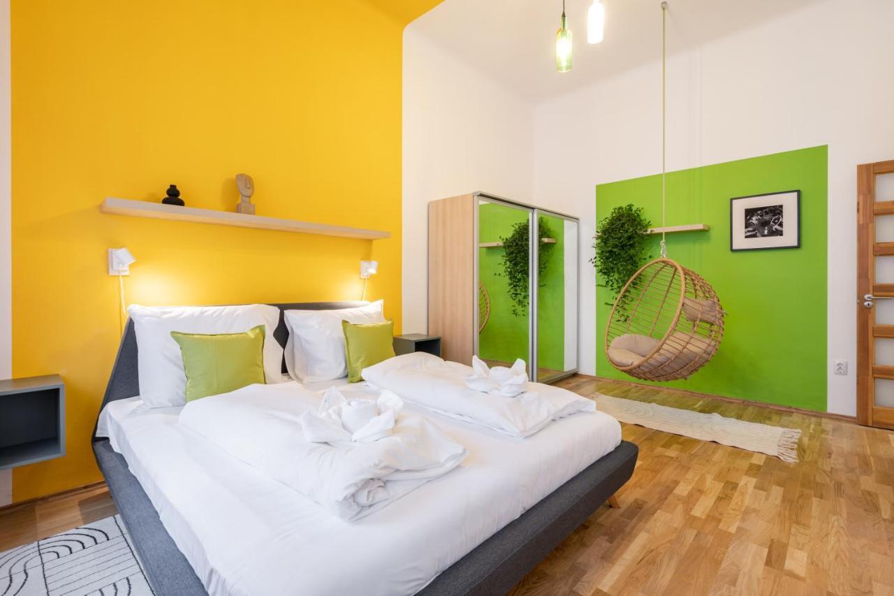 Live Star Apartment Budapest Esterno foto