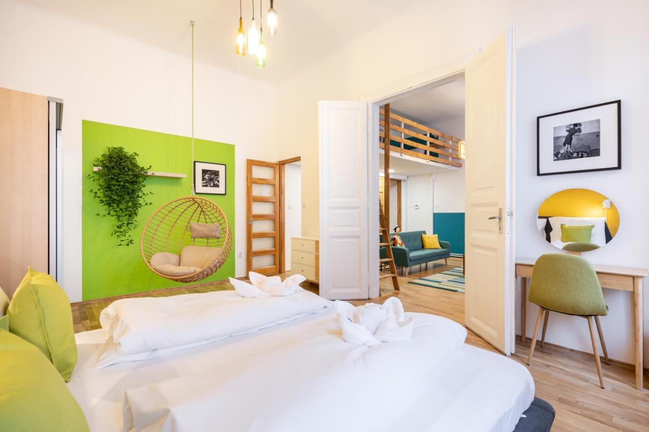 Live Star Apartment Budapest Esterno foto