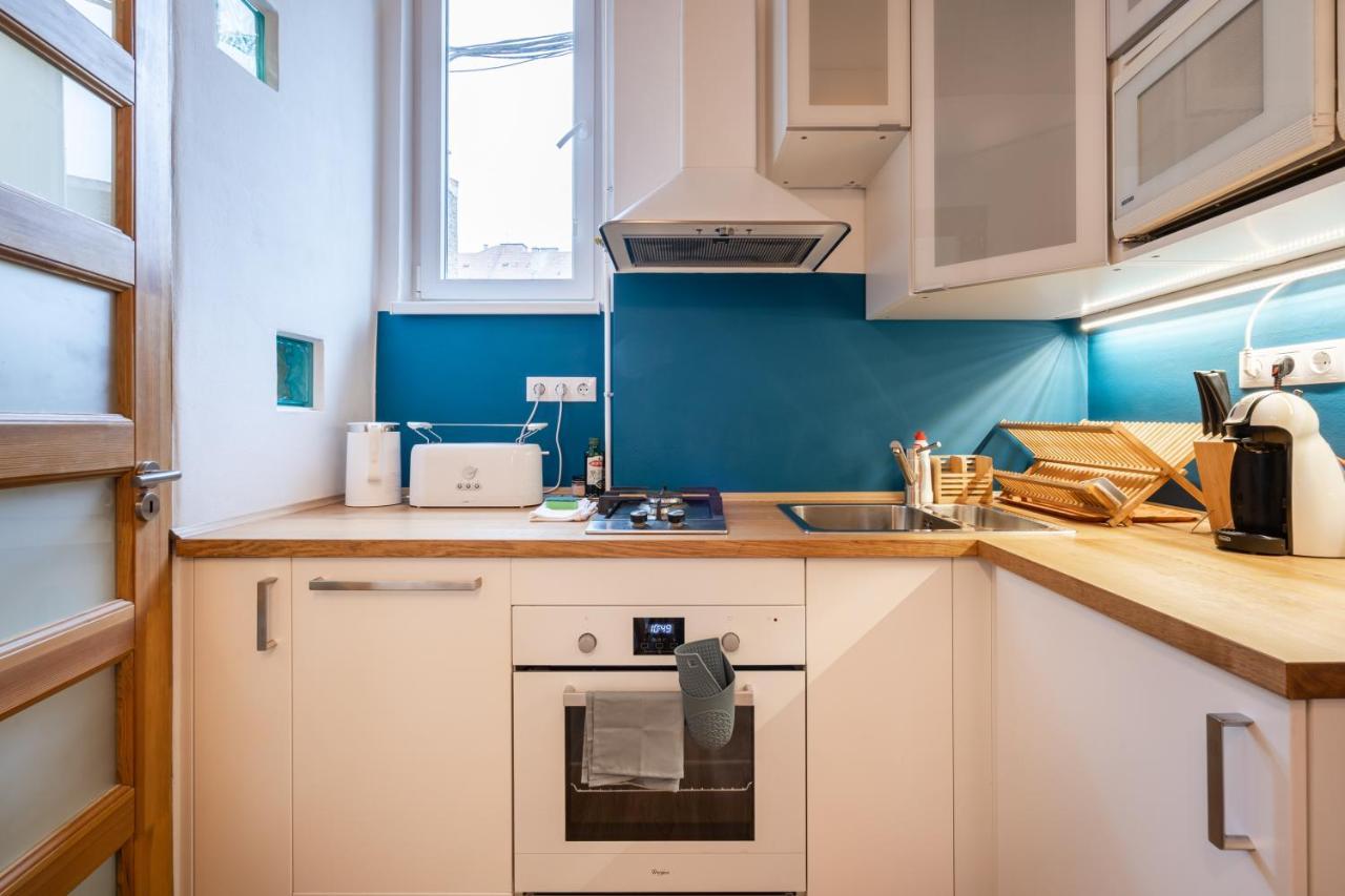 Live Star Apartment Budapest Esterno foto